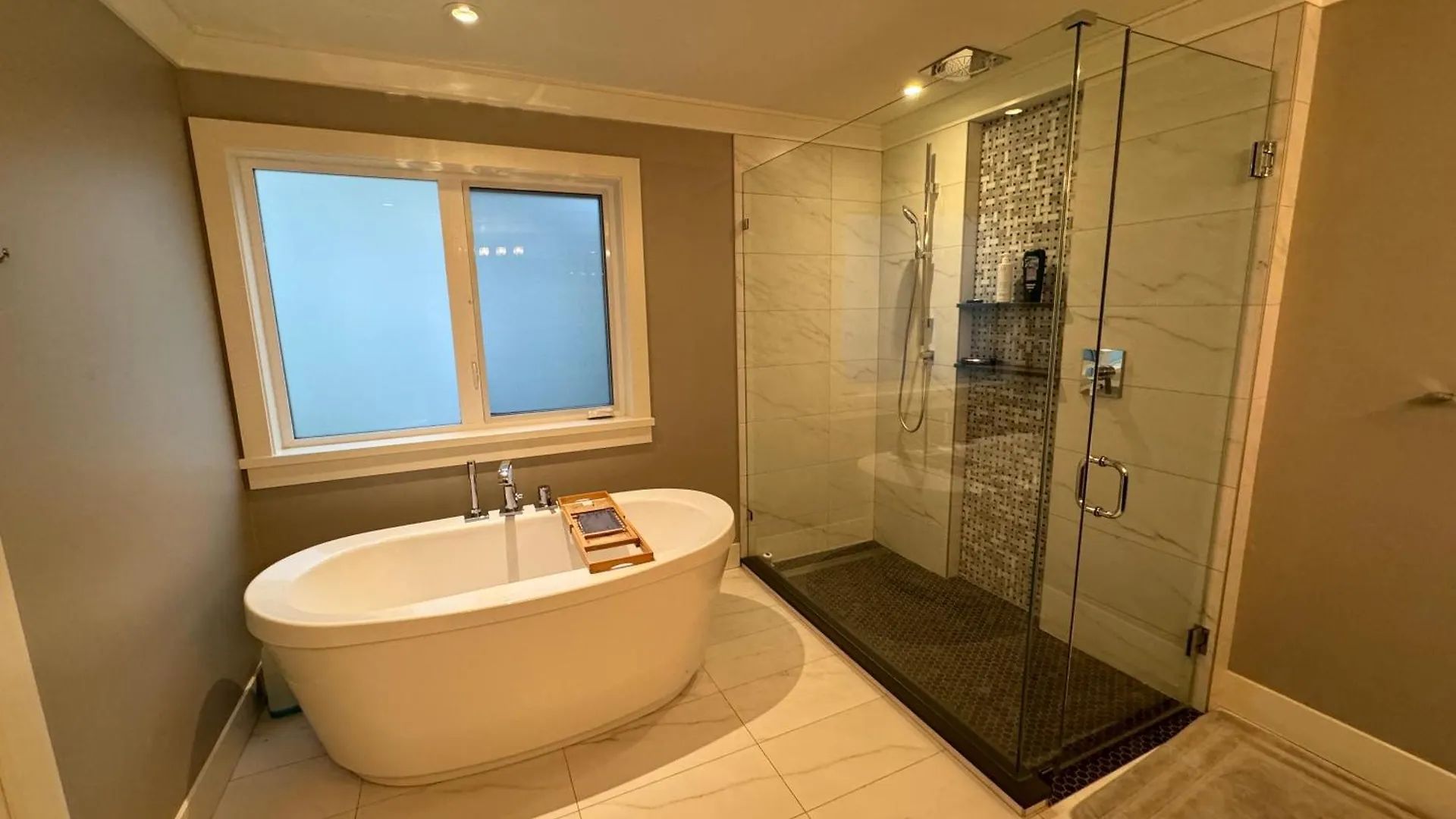 Charming Modern Home Near Downtown And Ubc Vancouver Homestay